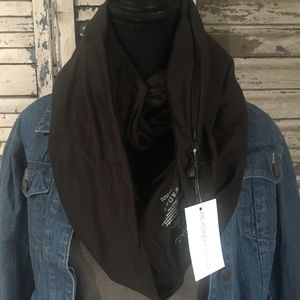 Beyond Yoga Hidden Pocket Infinity Scarf Black NWT